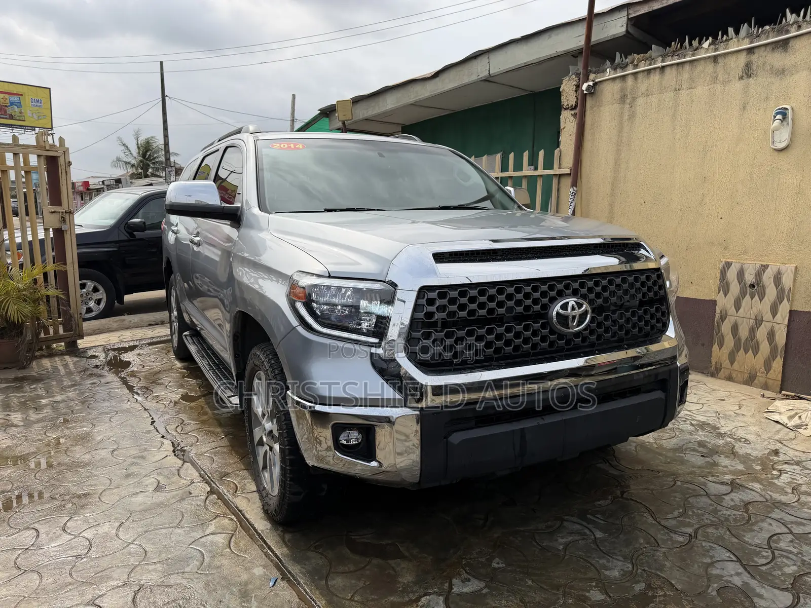 Toyota Sequoia Limited 4dr SUV 4WD (5.7L 8cyl 6A) 2014 Silver