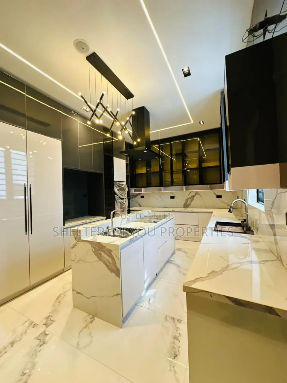 5bdrm Duplex in Lekki Phase 1 for sale