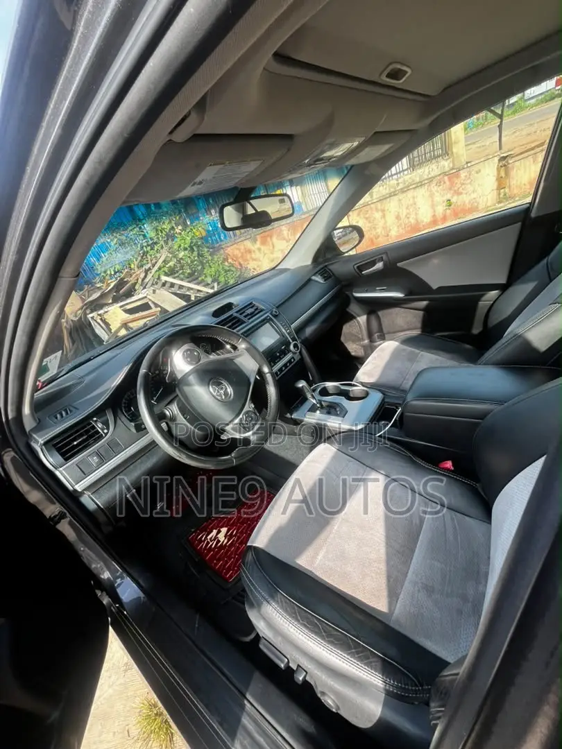Toyota Camry SE 4dr Sedan (2.5L 4cyl 6A) 2013 Gray