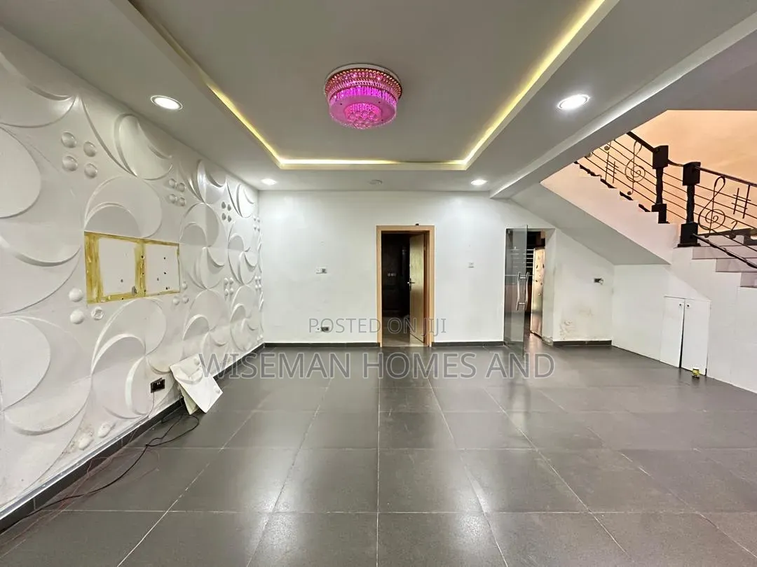 4bdrm Duplex in Chevron Drive Lekki for sale