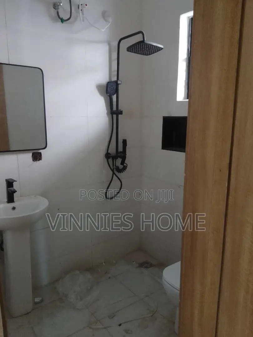 1bdrm Room & Parlour in Lekki Scheme 2 for rent