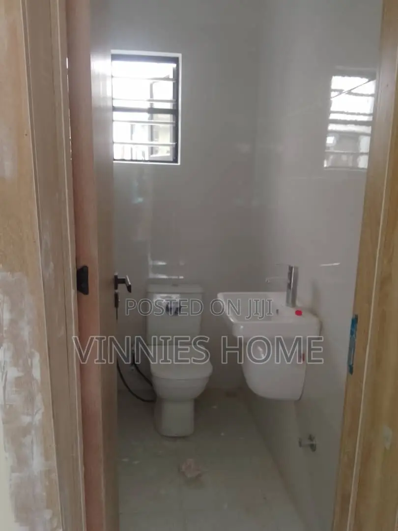 1bdrm Room & Parlour in Lekki Scheme 2 for rent