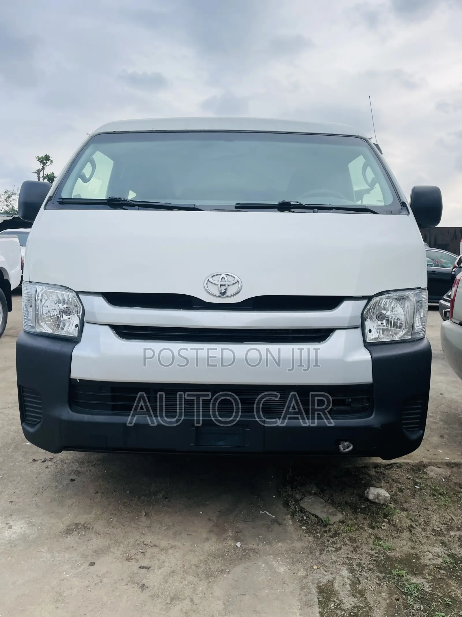 Toyota HiAce 2014 White