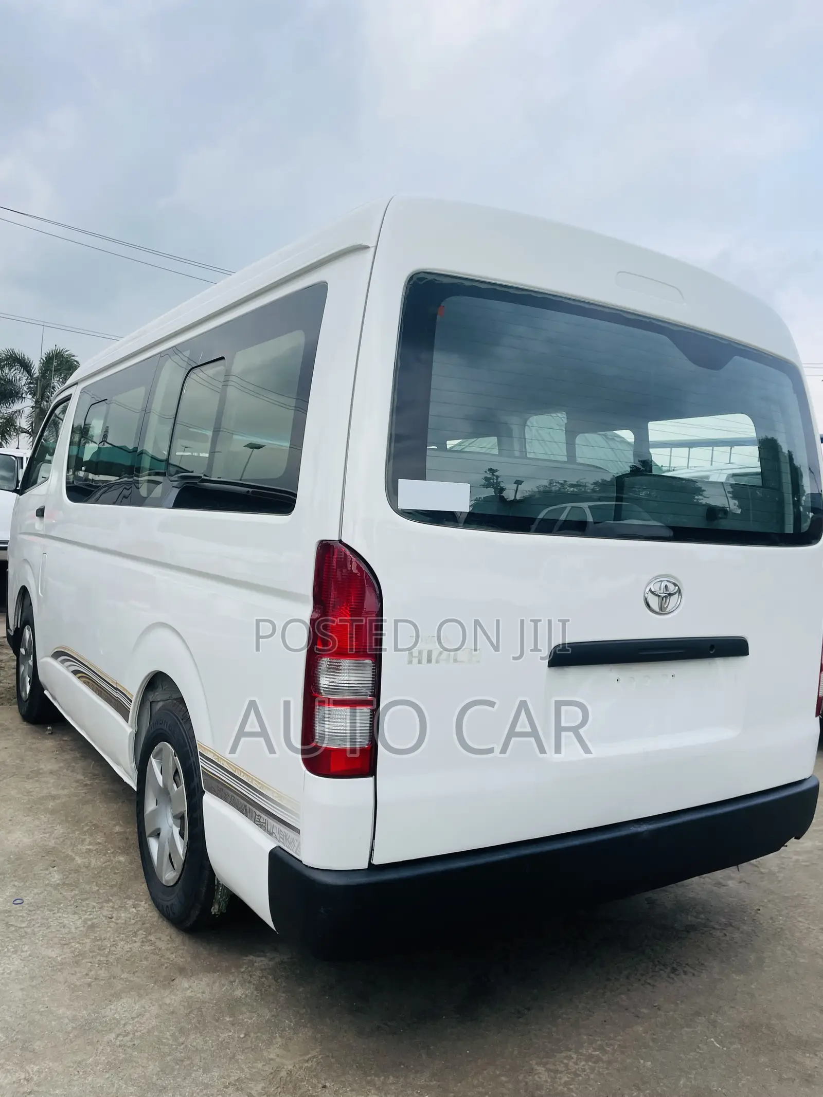 Toyota HiAce 2014 White