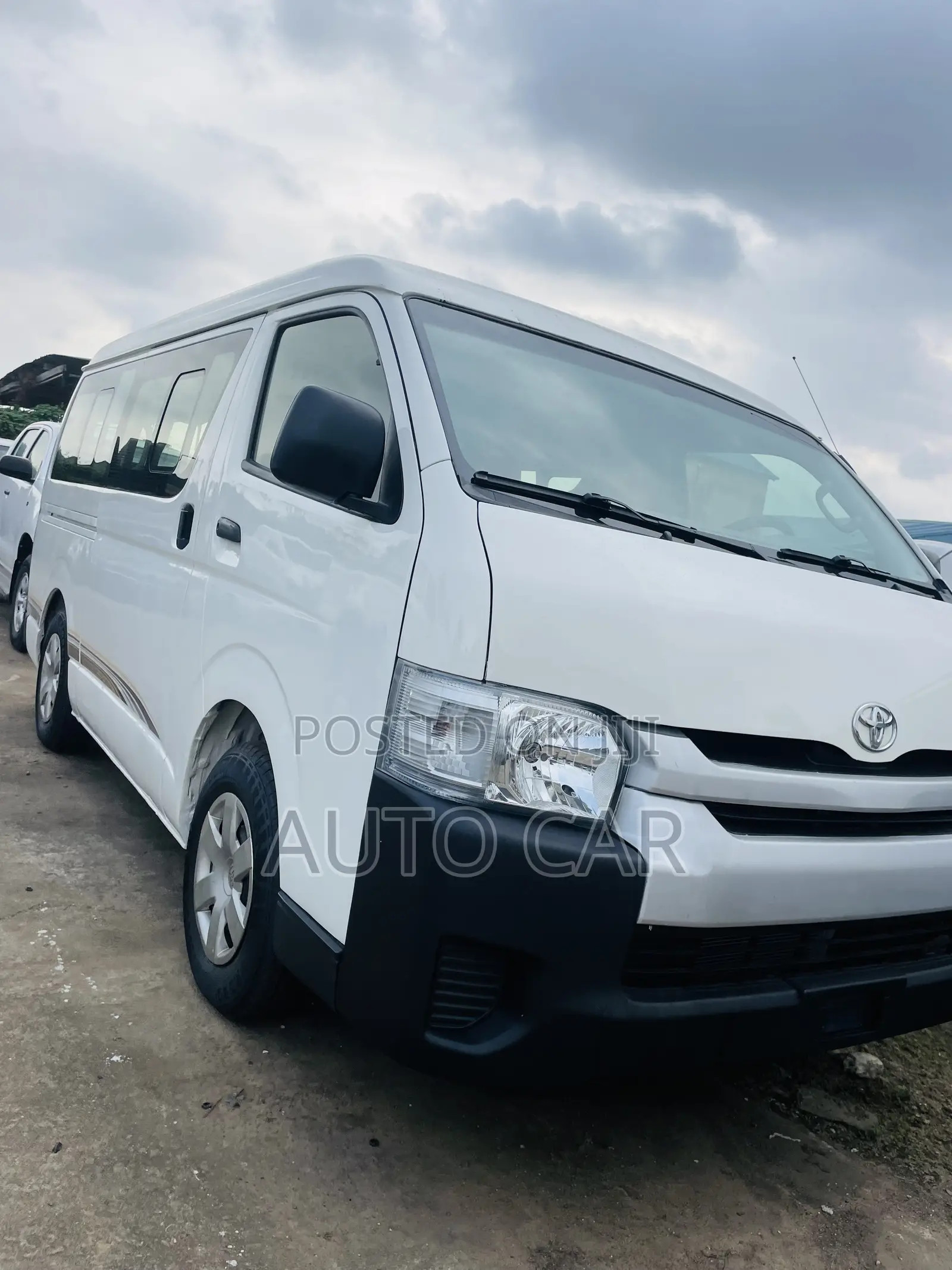 Toyota HiAce 2014 White