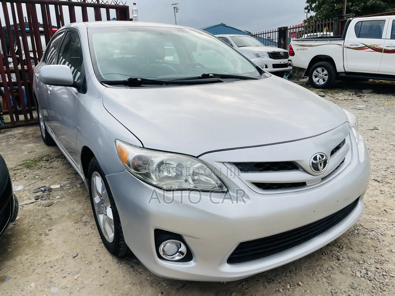 Toyota Corolla LE 4dr Sedan (1.8L 4cyl 4A) 2011 Silver