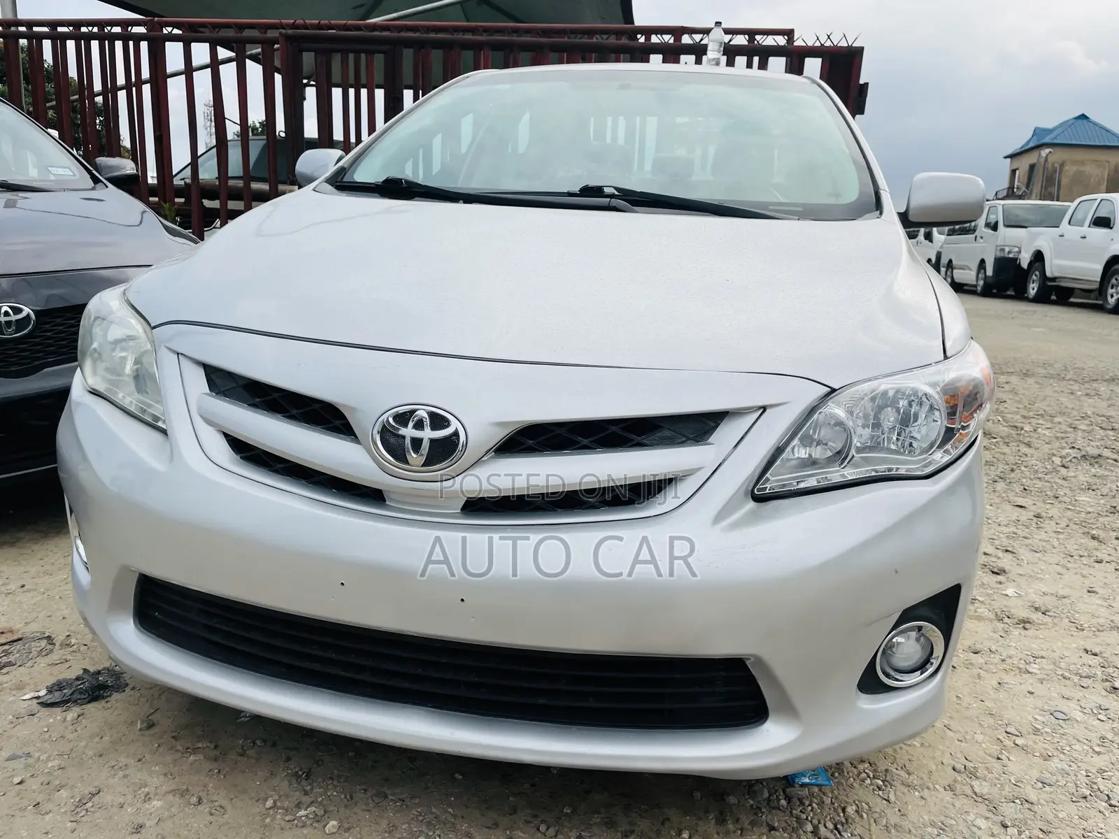 Toyota Corolla LE 4dr Sedan (1.8L 4cyl 4A) 2011 Silver