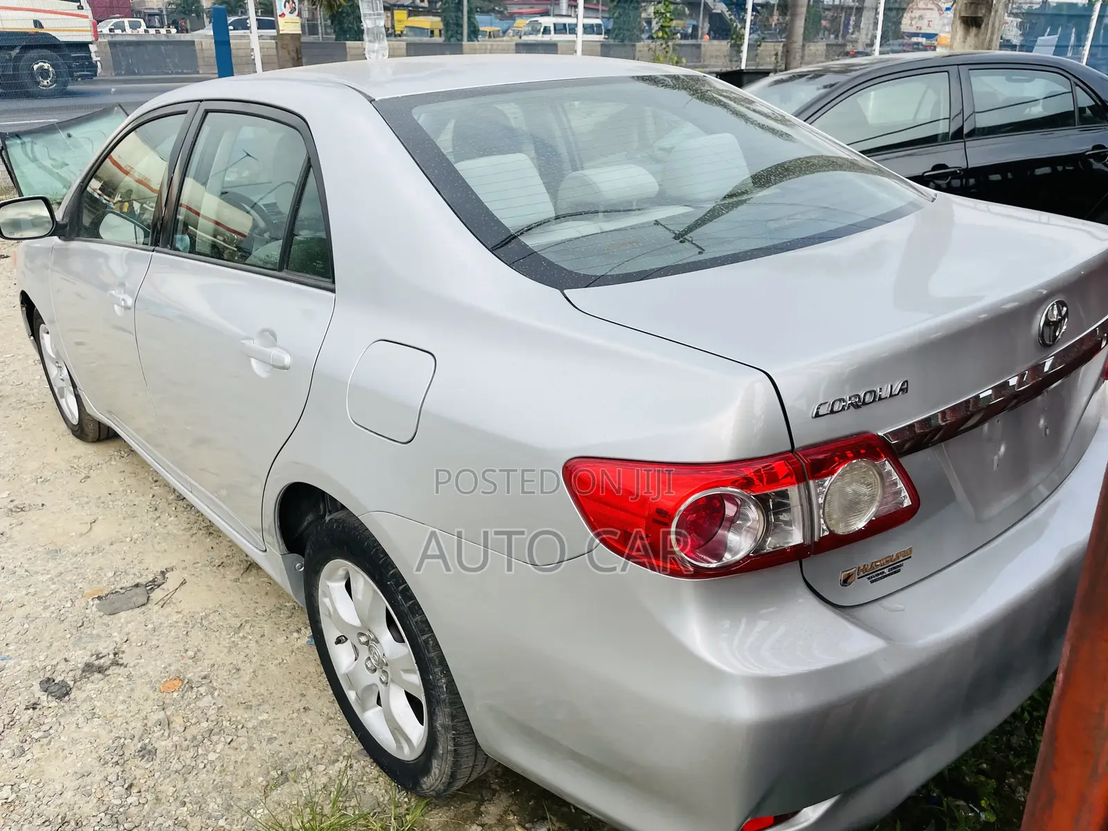 Toyota Corolla LE 4dr Sedan (1.8L 4cyl 4A) 2011 Silver