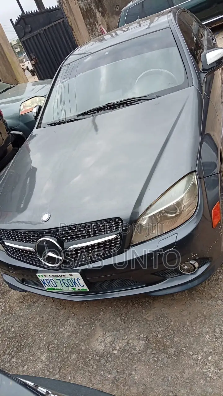 Mercedes-Benz C300 2009 Gray