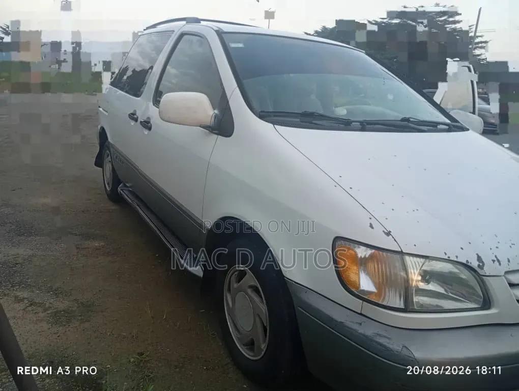 Toyota Sienna 2002 White