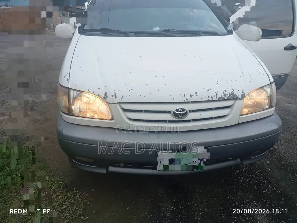 Toyota Sienna 2002 White