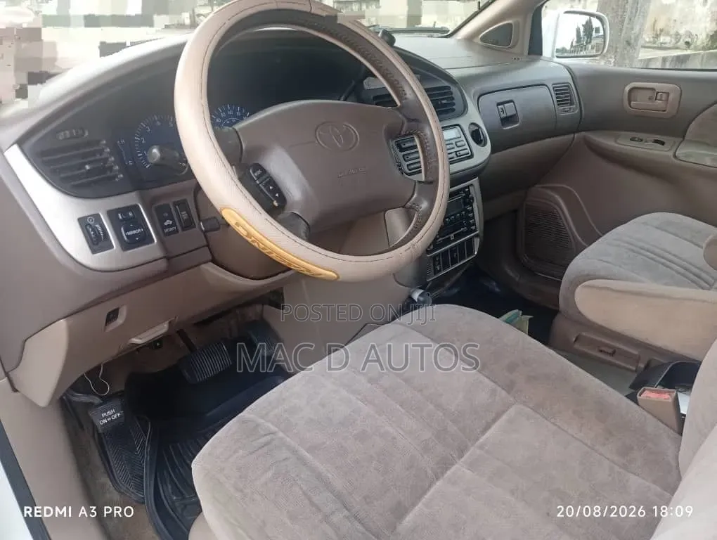Toyota Sienna 2002 White