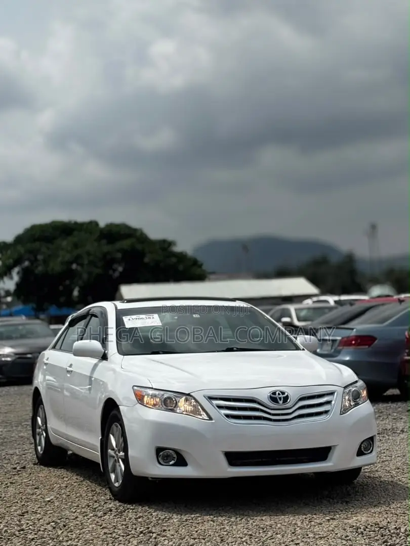 Toyota Camry XLE 4dr Sedan (2.5L 4cyl 6AM) 2010 White