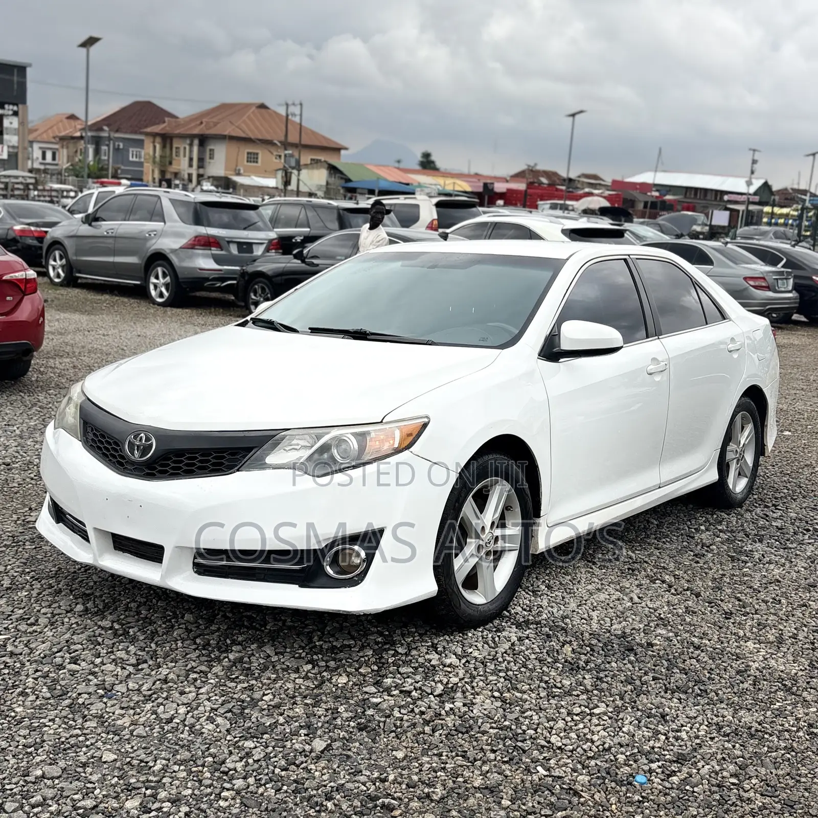 Toyota Camry SE 4dr Sedan (2.5L 4cyl 6A) 2013 White