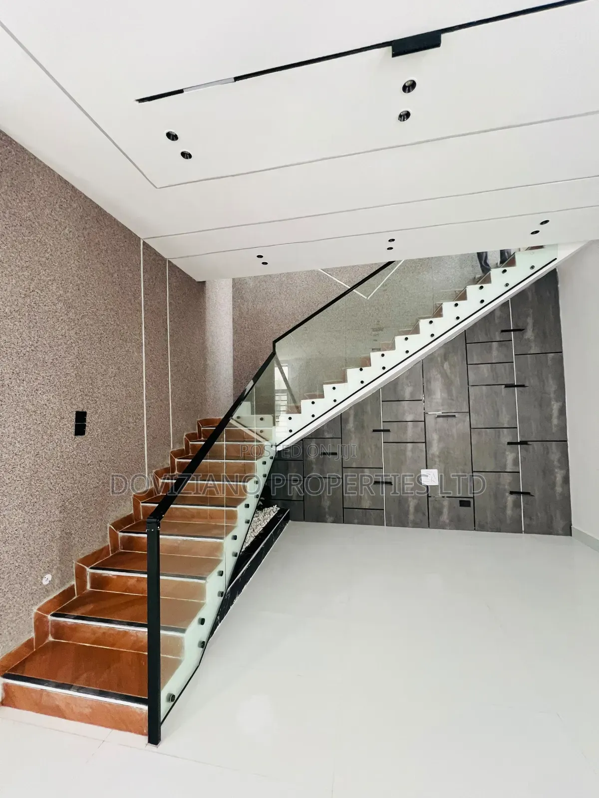 4bdrm Duplex in Ikota for sale