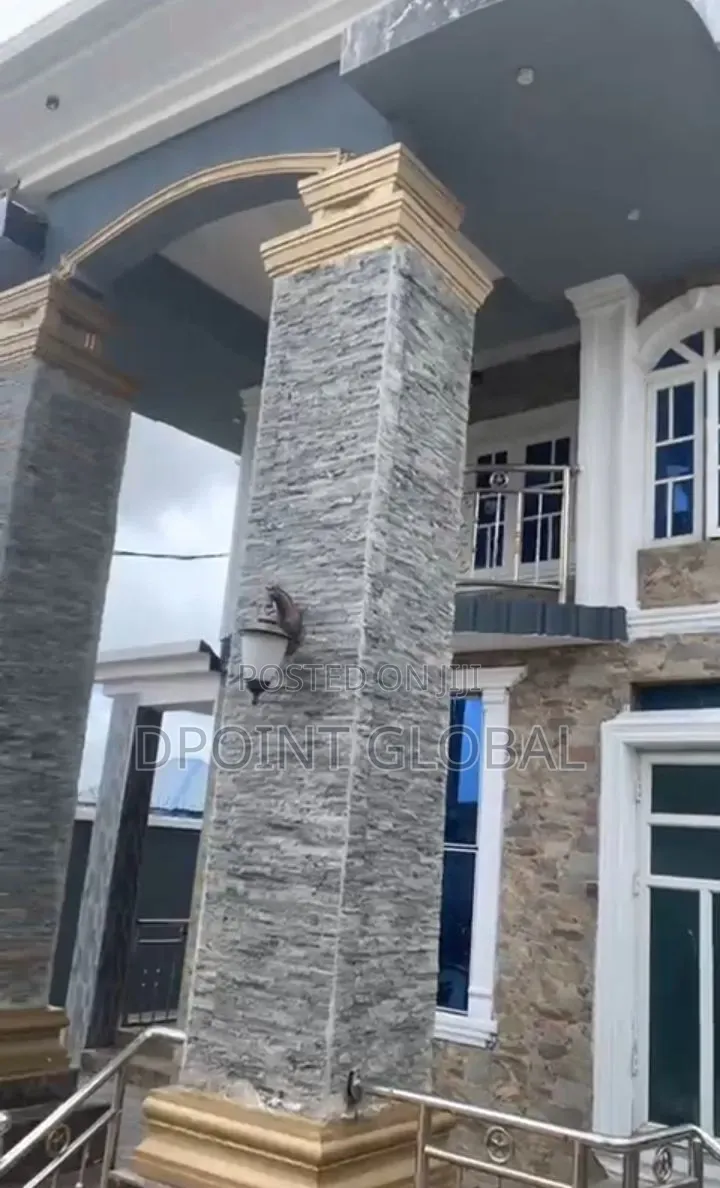 4bdrm Duplex in Not Estate, Abaranje for sale