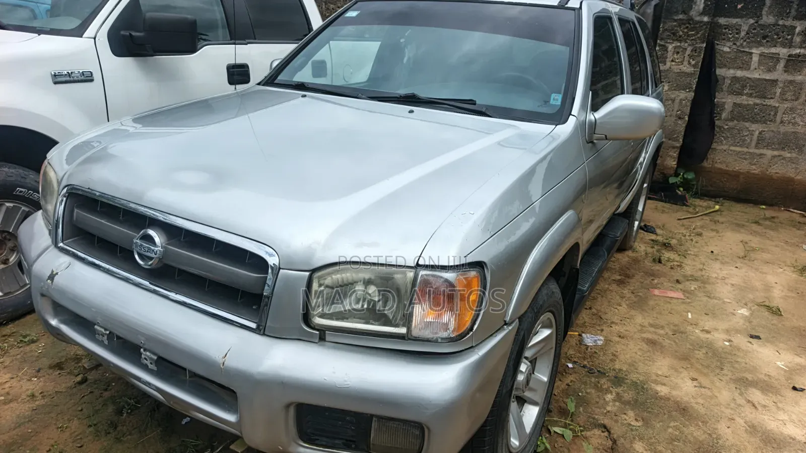 Nissan Pathfinder 2002 Silver