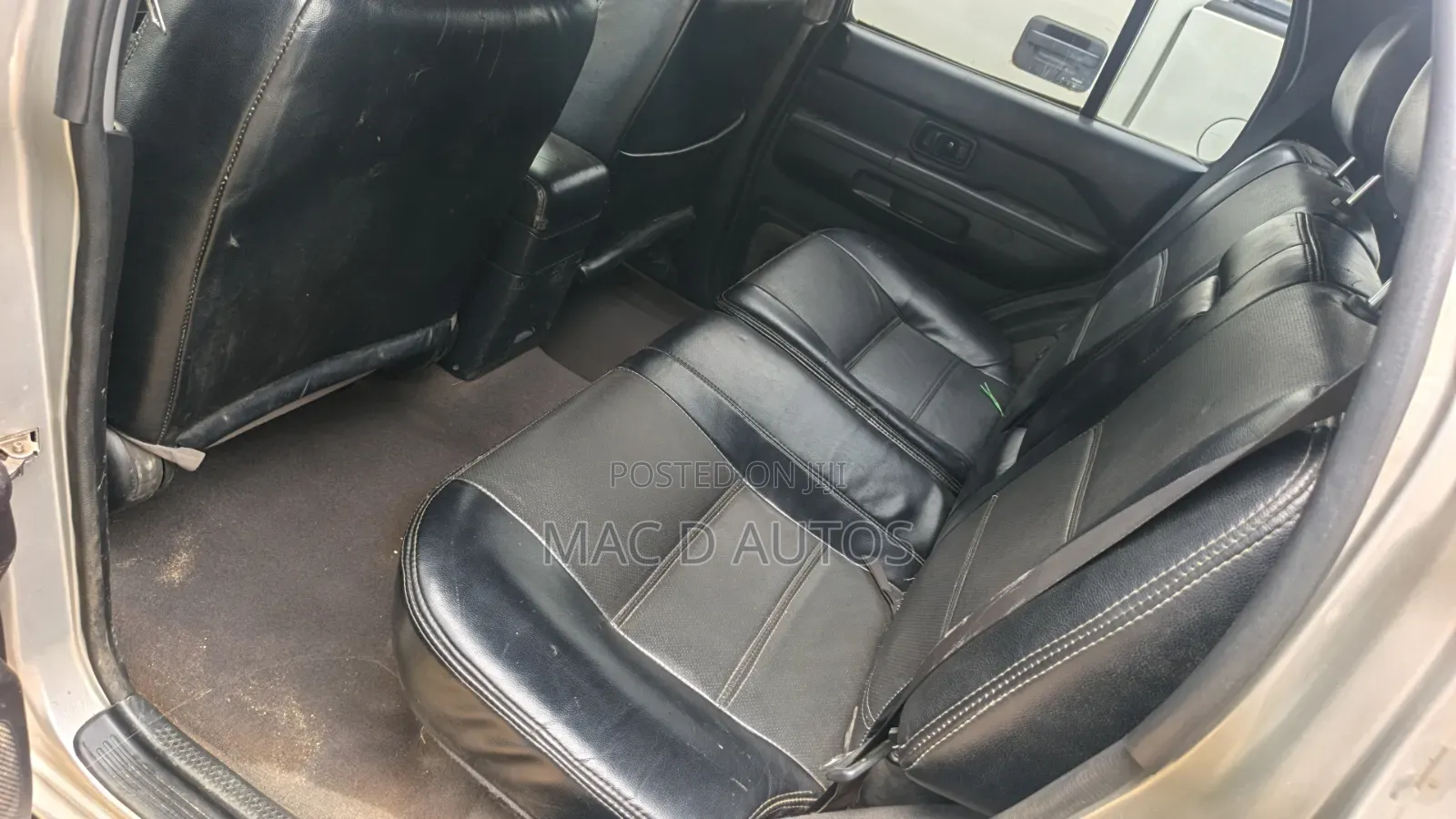 Nissan Pathfinder 2002 Silver
