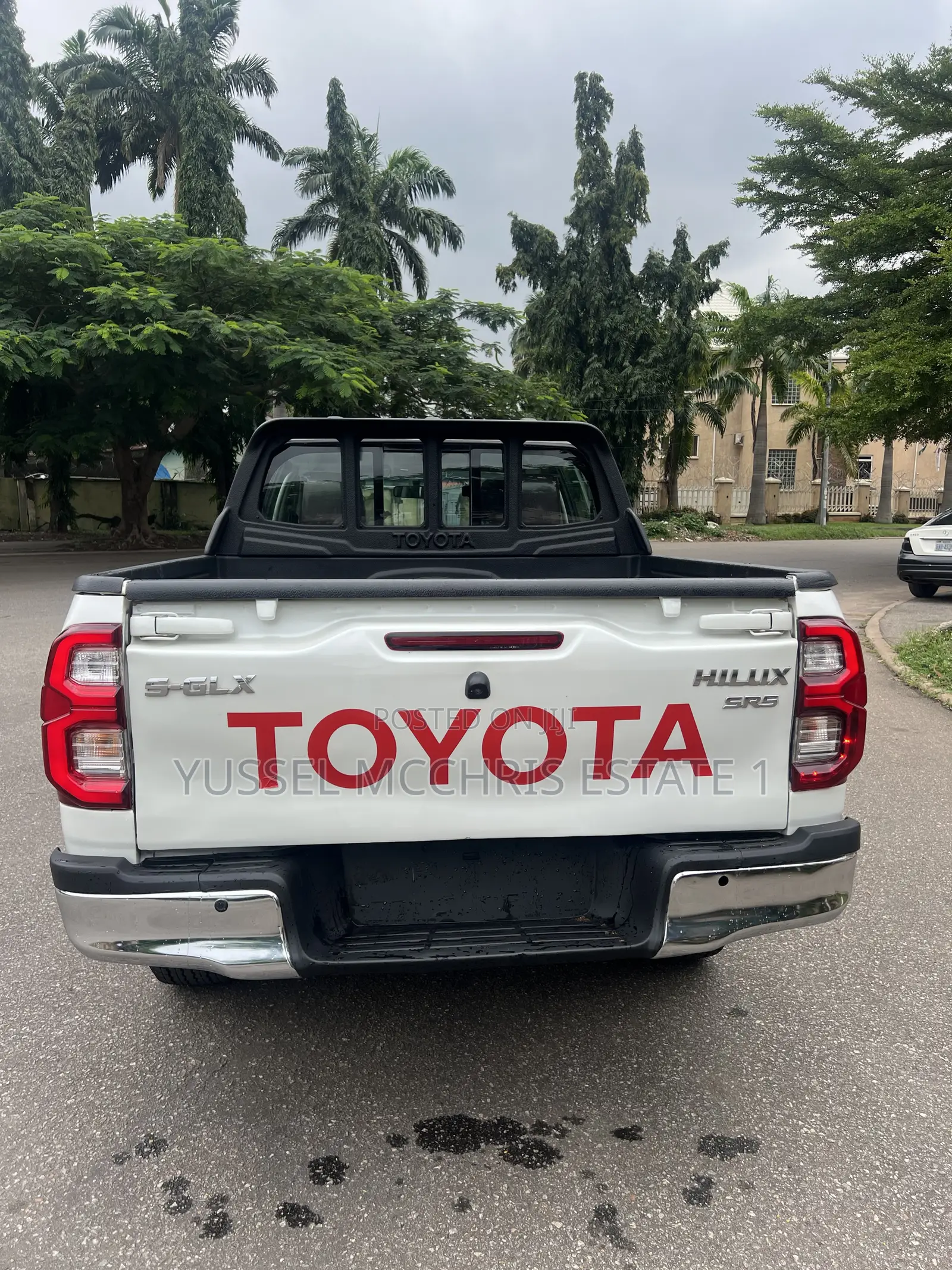 Toyota Hilux 2022 White