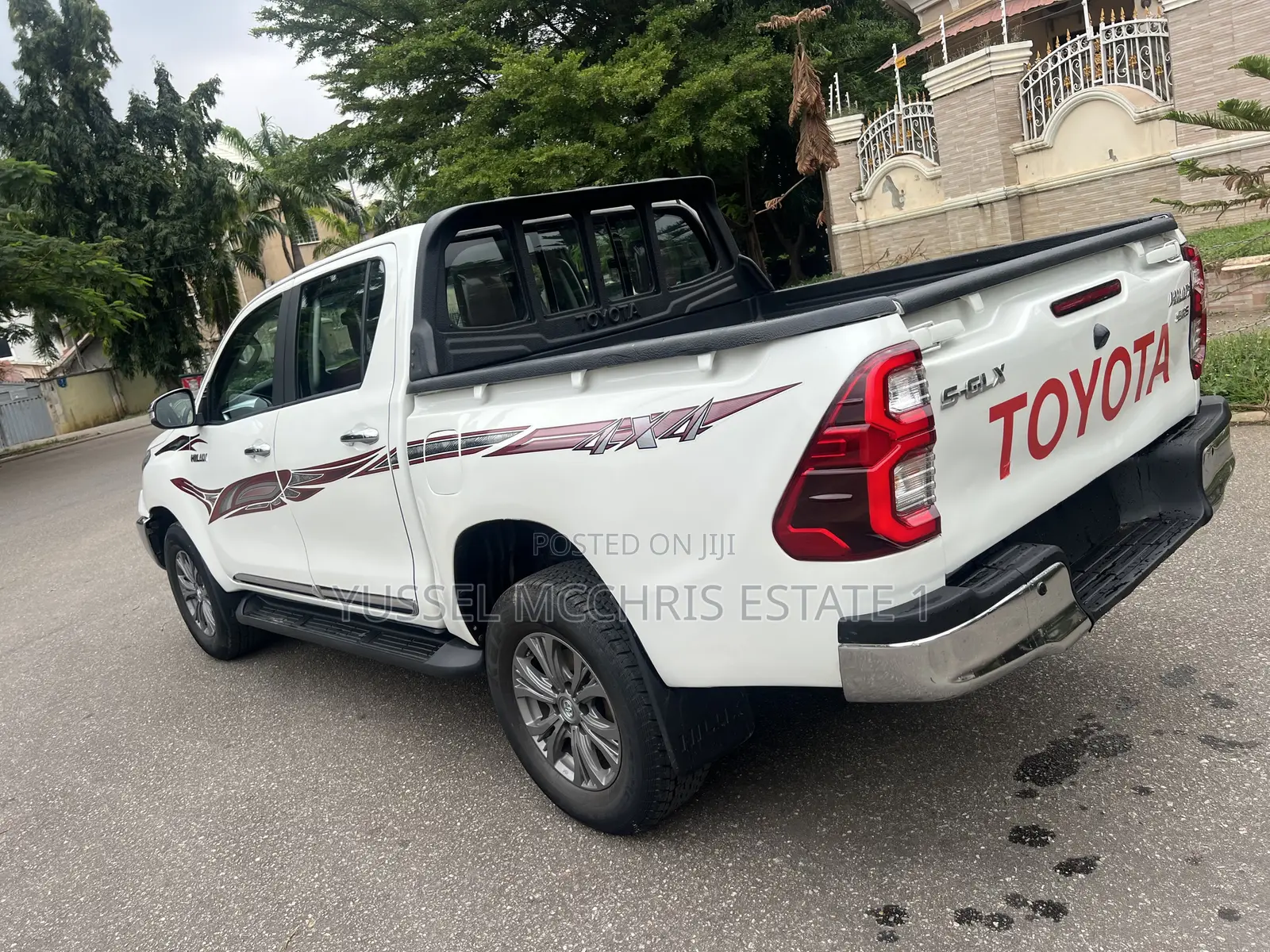 Toyota Hilux 2022 White