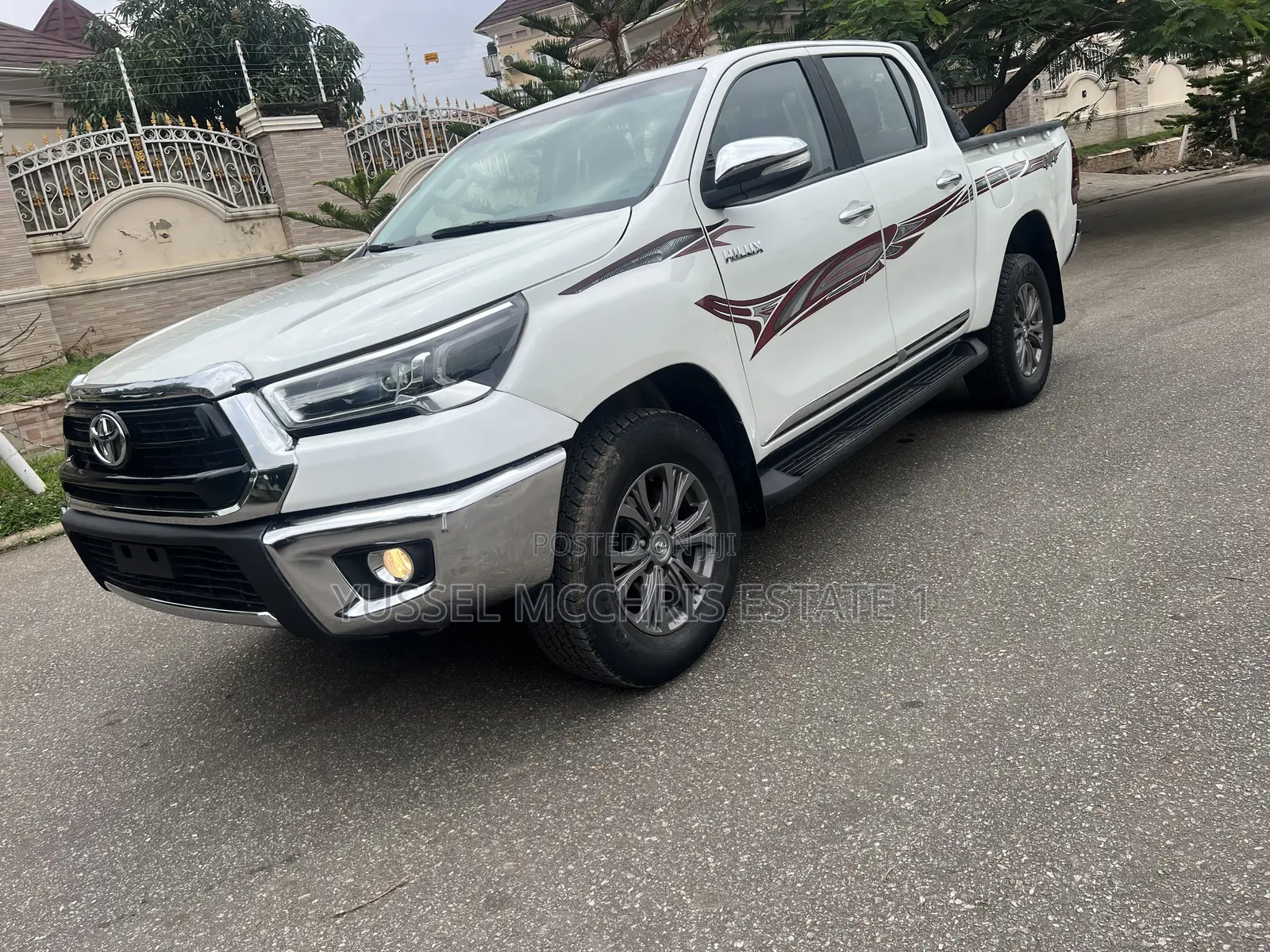 Toyota Hilux 2022 White
