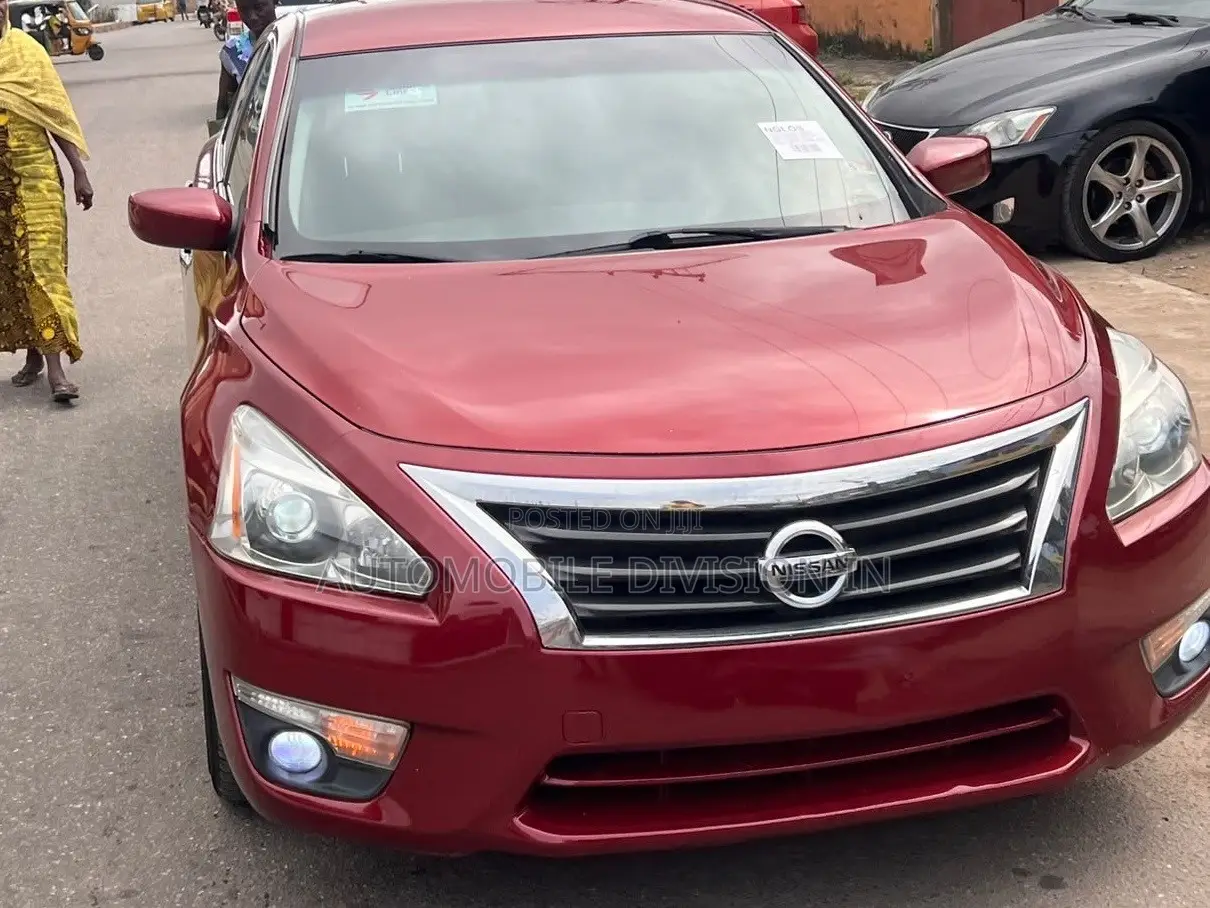 Nissan Altima 3.5 SV 4dr Sedan w/Prod. End 6/14 (3.5L 6cyl CVT) 2015