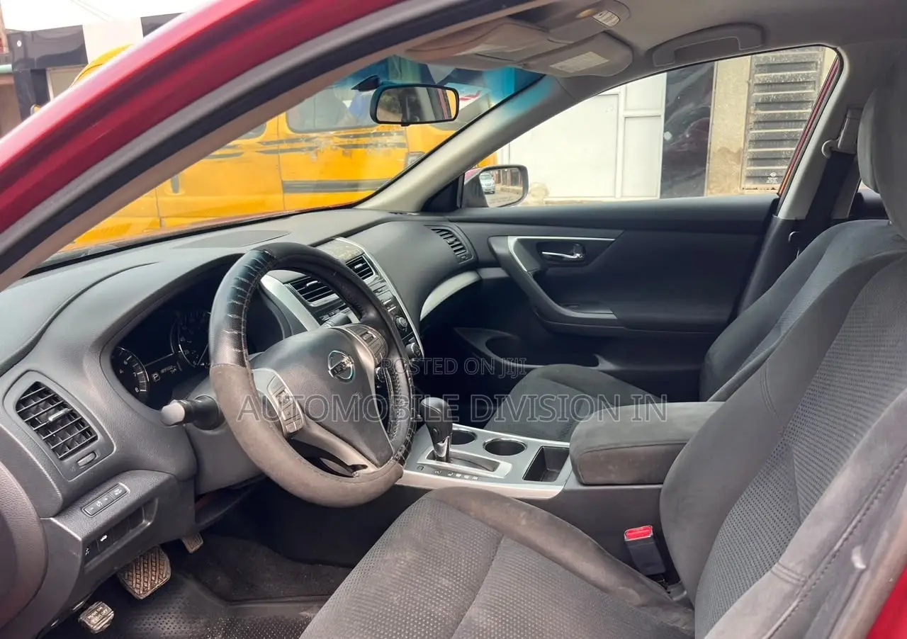 Nissan Altima 3.5 SV 4dr Sedan w/Prod. End 6/14 (3.5L 6cyl CVT) 2015