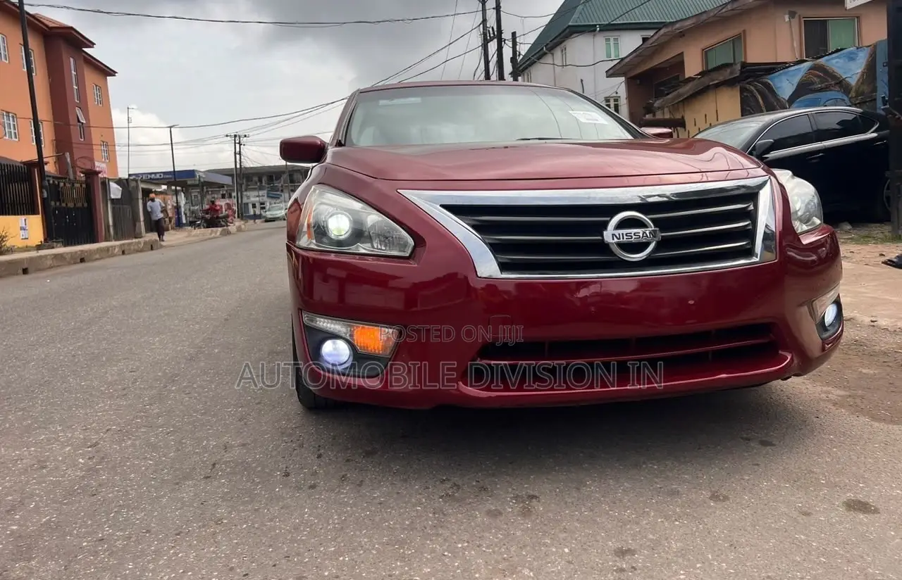 Nissan Altima 3.5 SV 4dr Sedan w/Prod. End 6/14 (3.5L 6cyl CVT) 2015
