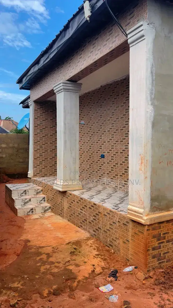 3bdrm Bungalow in Oshimili South for sale