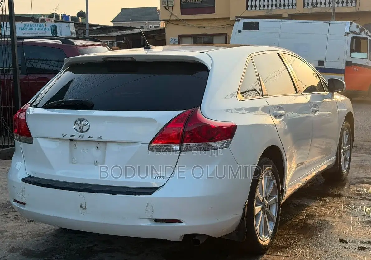 Toyota Venza 2010 White