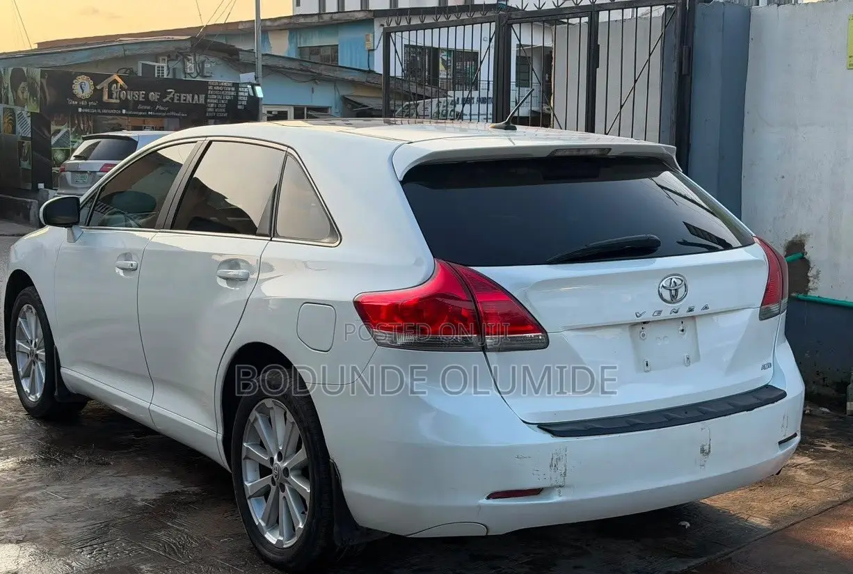 Toyota Venza 2010 White