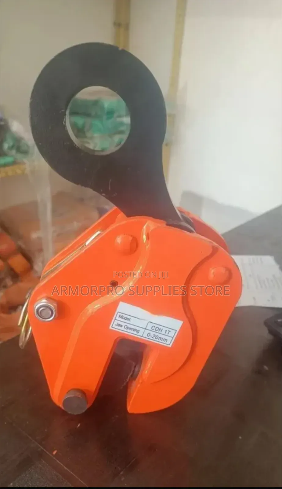 Toyo-Intl Vertical Plate Lifting Clamp, Designed to Securely Grip