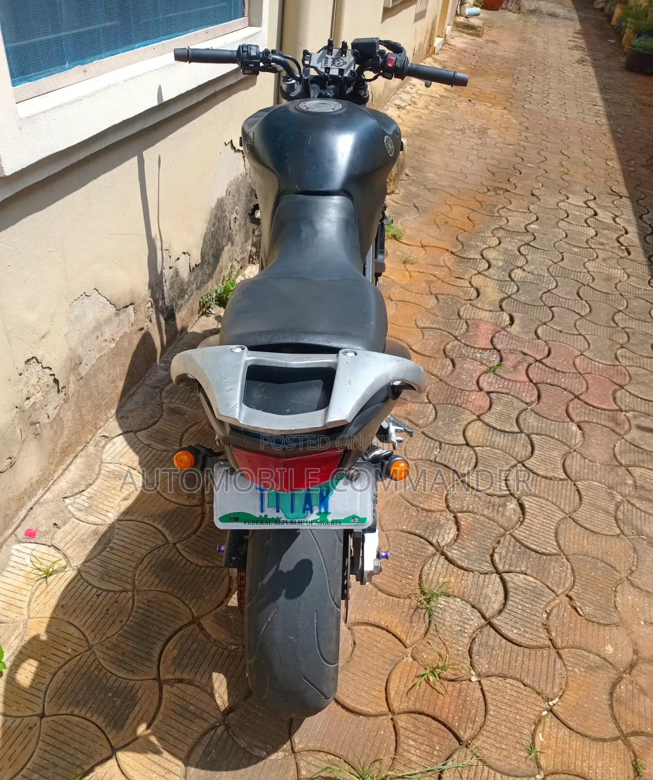 Yamaha 2010 Black