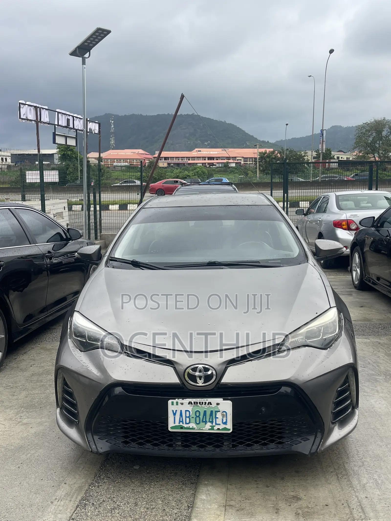 Toyota Corolla SE (1.8L 4cyl 2A) 2018 Gray