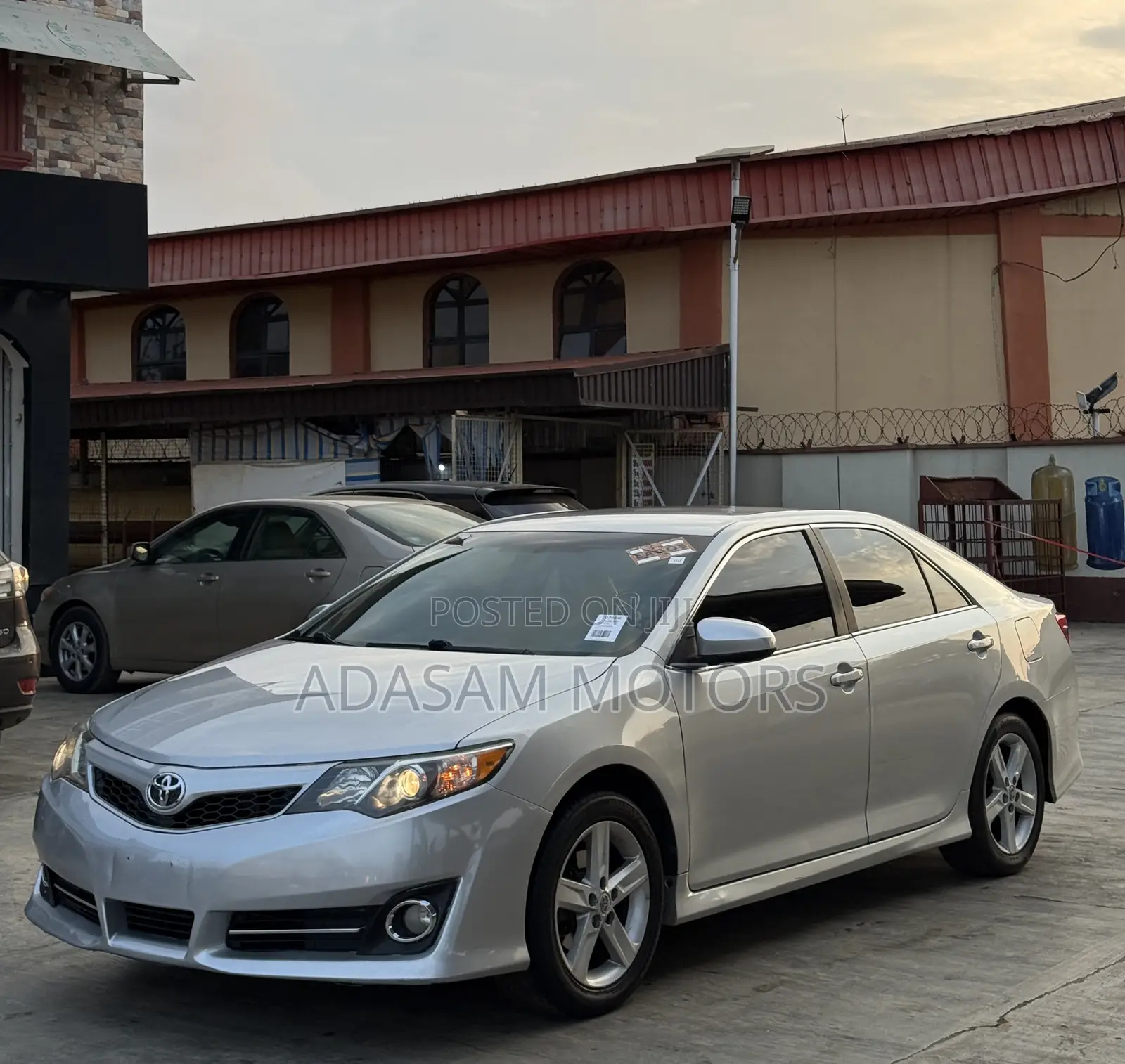 Toyota Camry SE 4dr Sedan (2.5L 4cyl 6A) 2012 Silver
