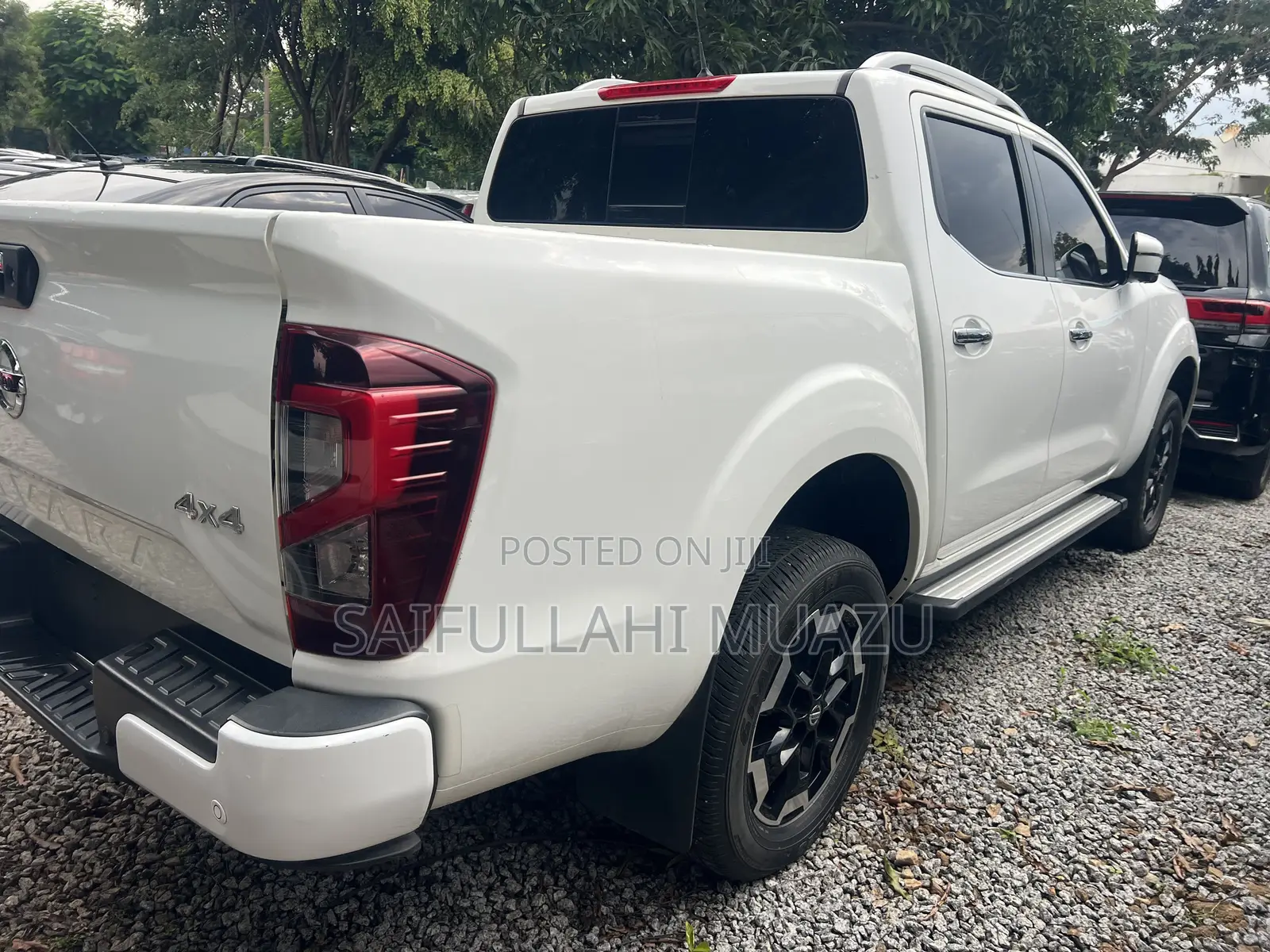 Nissan Navara 2021 White