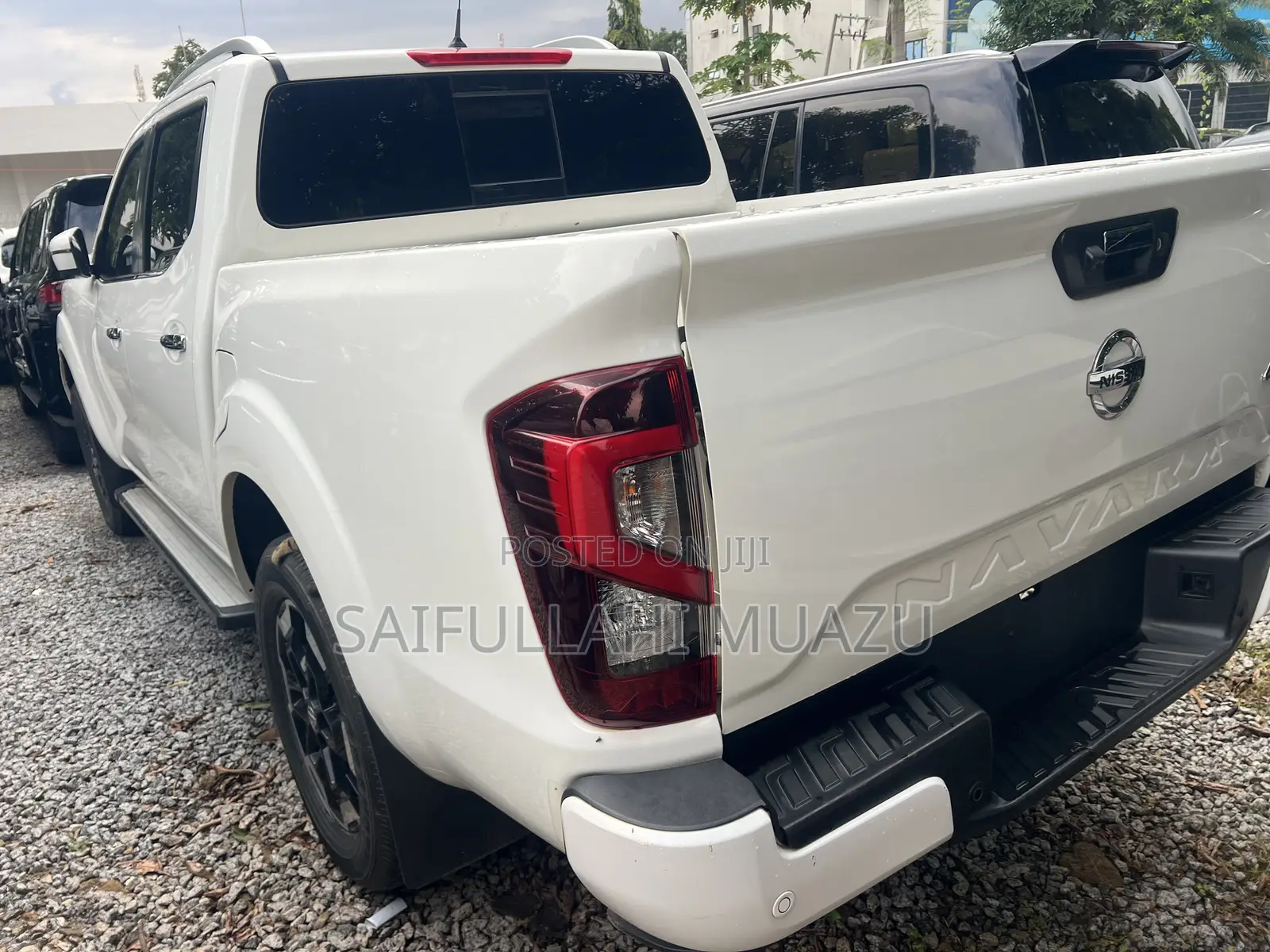 Nissan Navara 2021 White