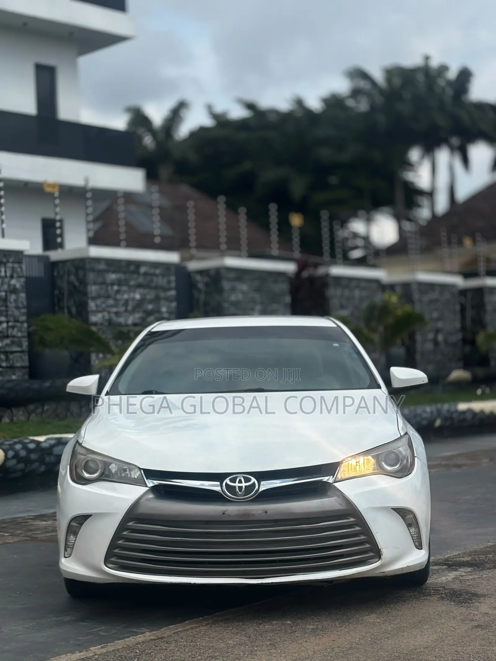 Toyota Camry LE 4dr Sedan (2.5L 4cyl 6A) 2016 White