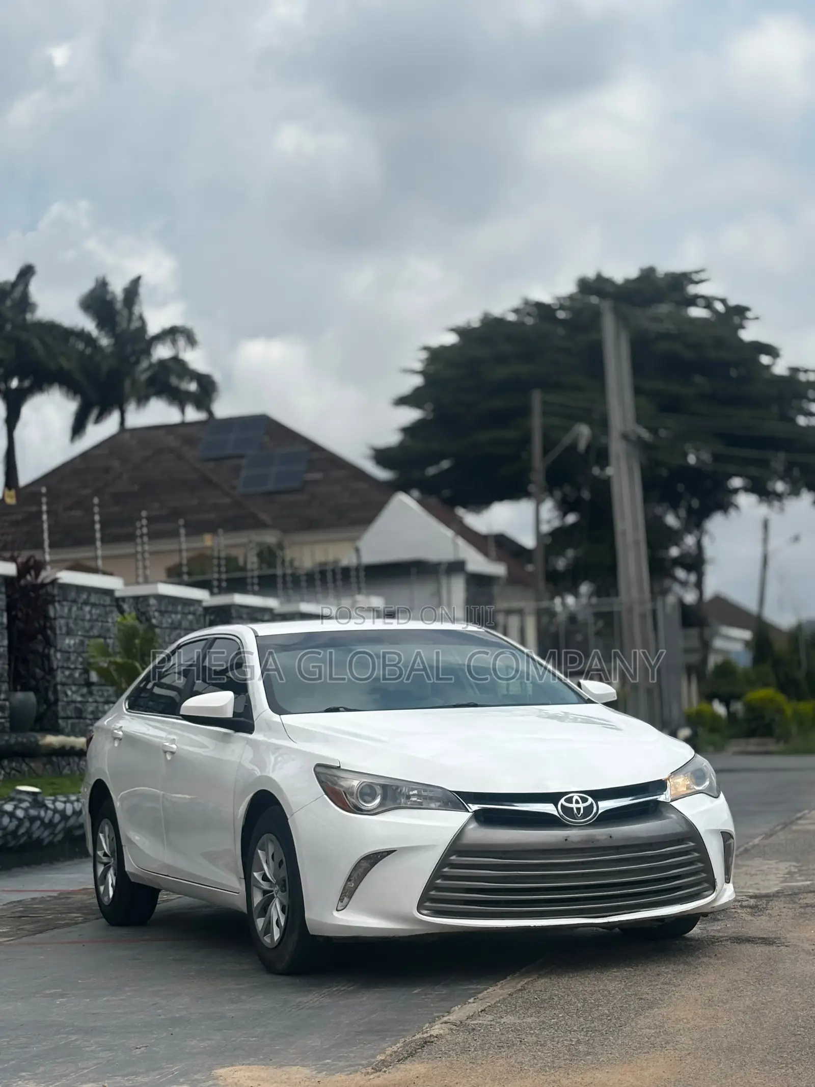 Toyota Camry LE 4dr Sedan (2.5L 4cyl 6A) 2016 White