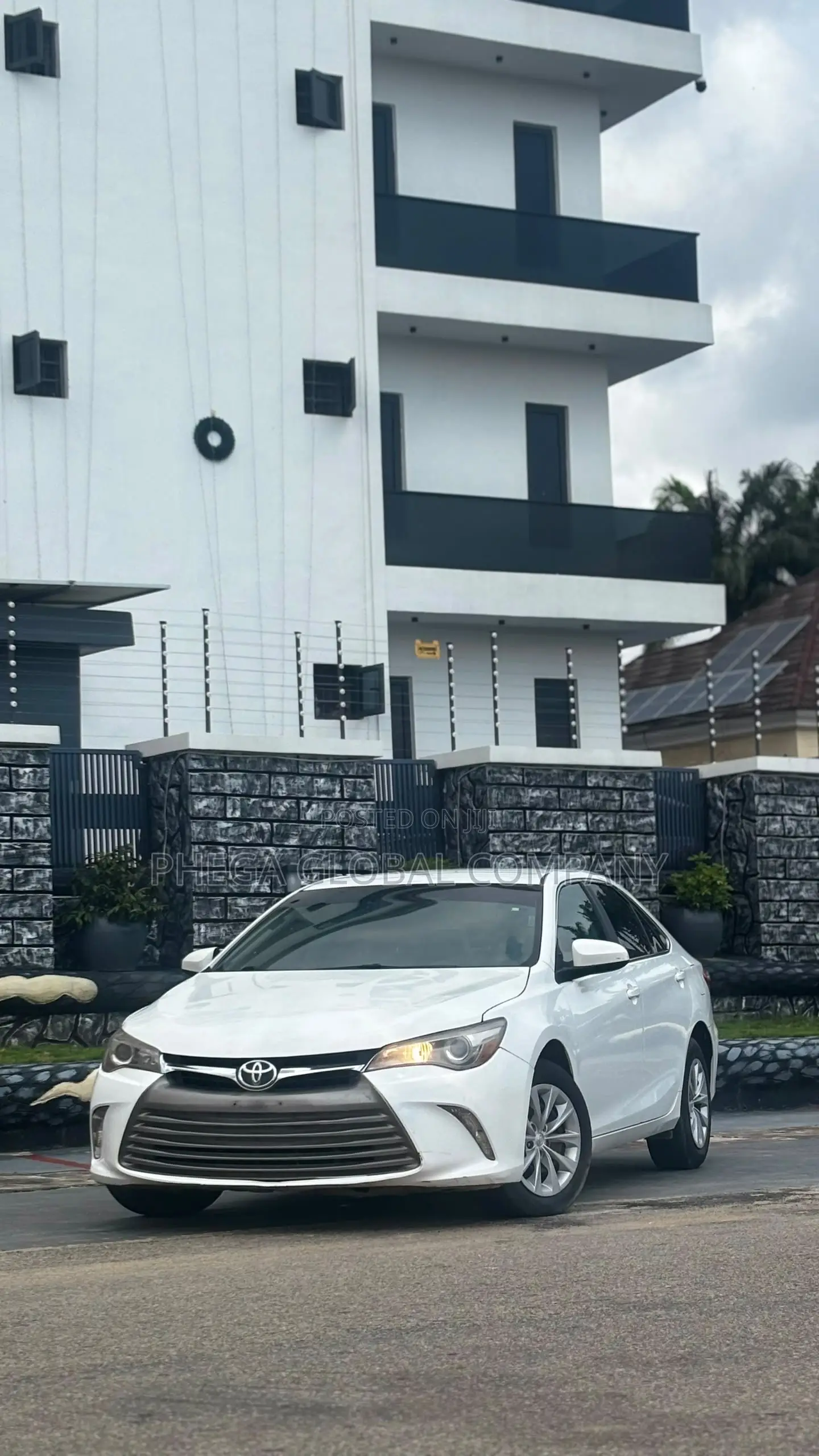 Toyota Camry LE 4dr Sedan (2.5L 4cyl 6A) 2016 White