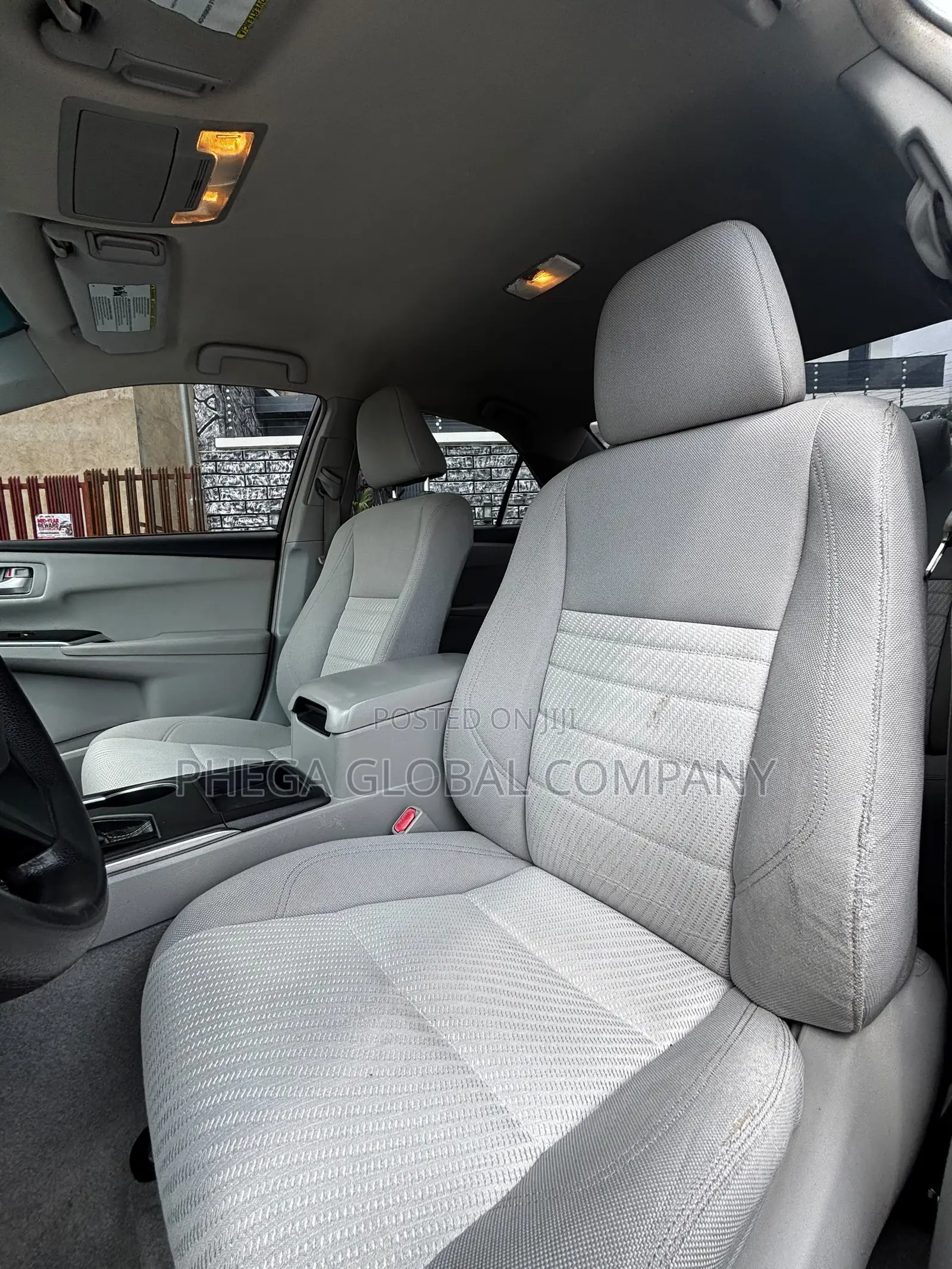 Toyota Camry LE 4dr Sedan (2.5L 4cyl 6A) 2016 White