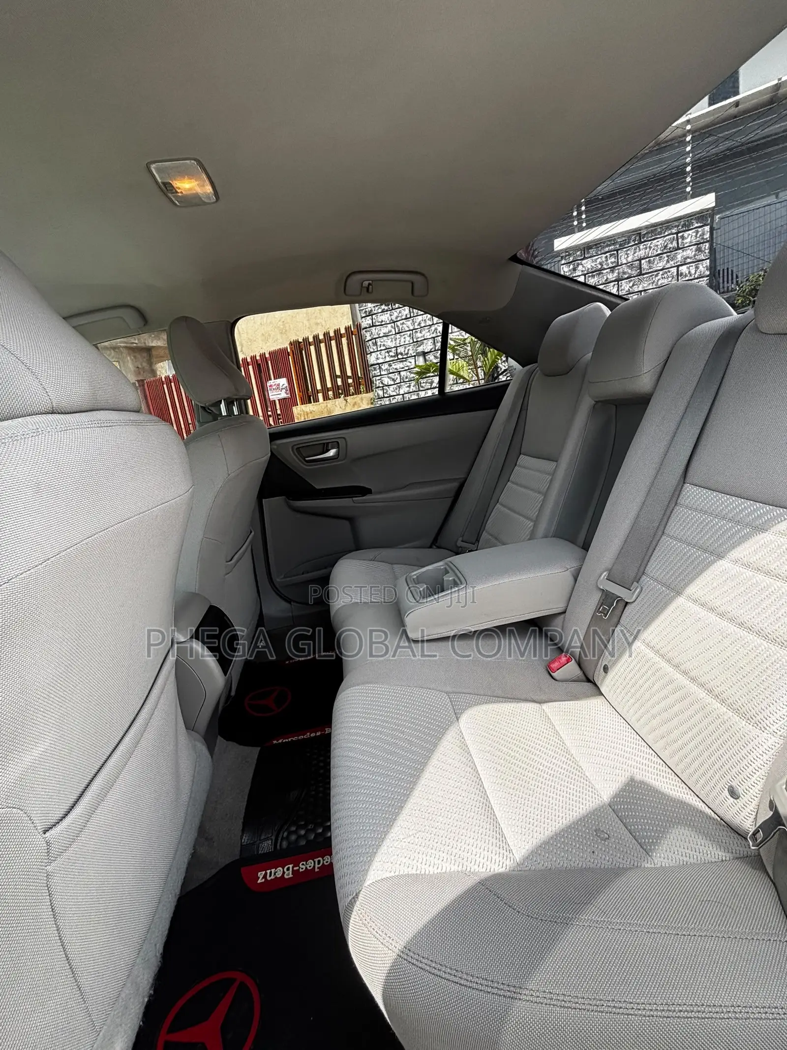 Toyota Camry LE 4dr Sedan (2.5L 4cyl 6A) 2016 White