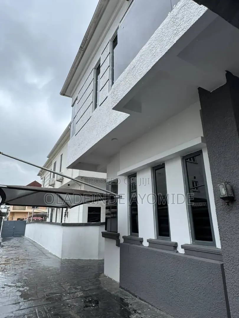 5bdrm Duplex in Chevron for rent
