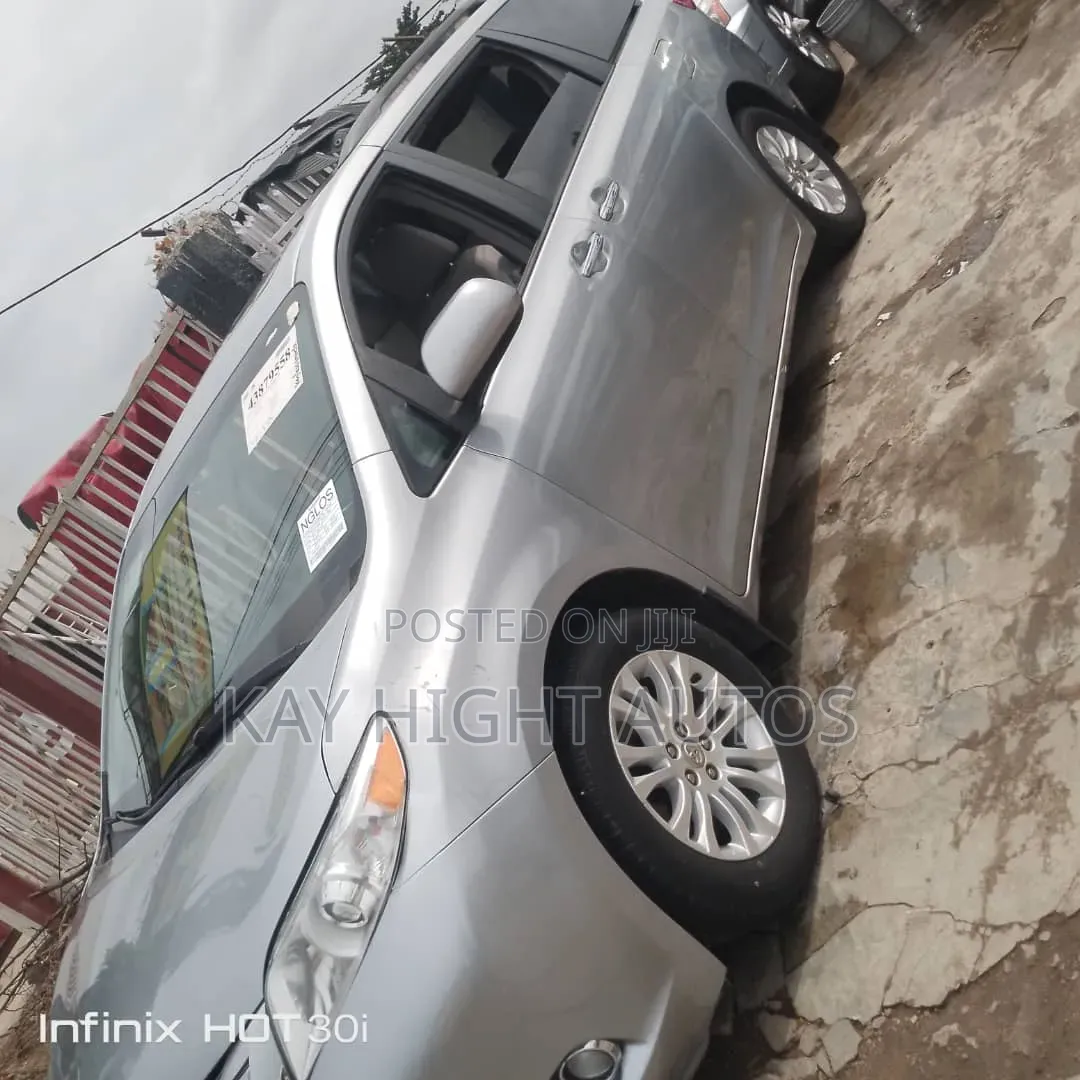 Toyota Sienna XLE 7 Passenger (3.5L 6cyl 8A) 2017 Silver