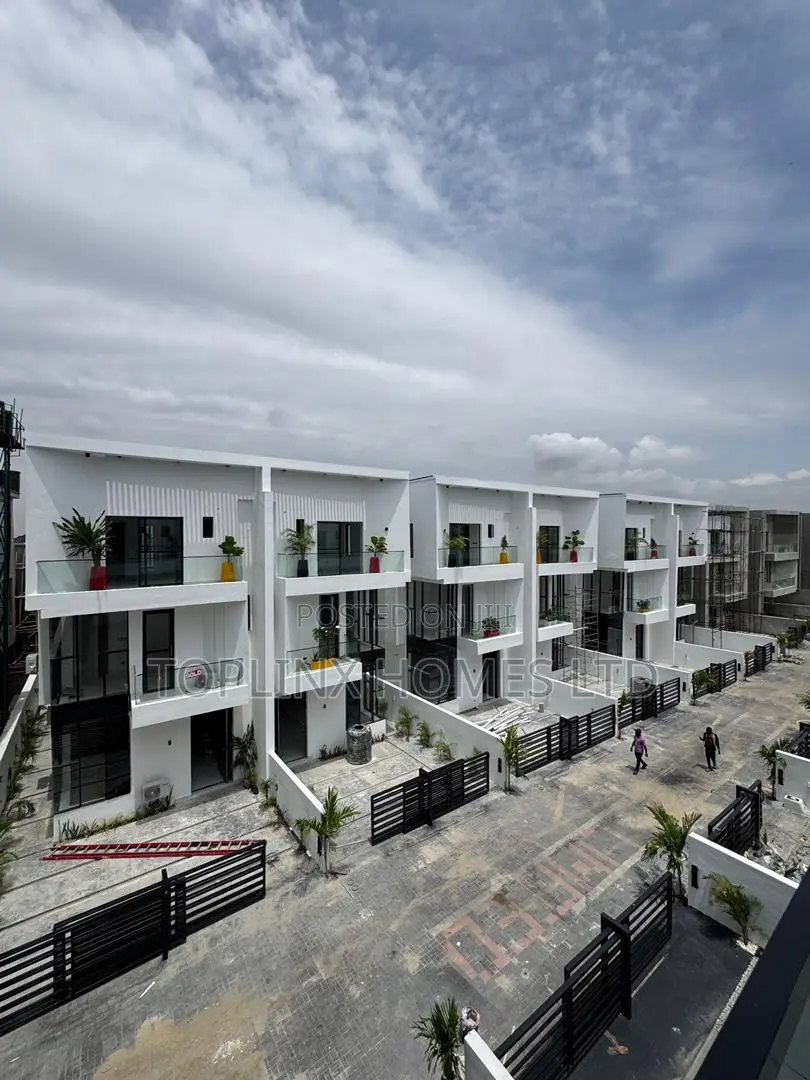 5bdrm Duplex in Orchid, Lekki Phase 2 for sale