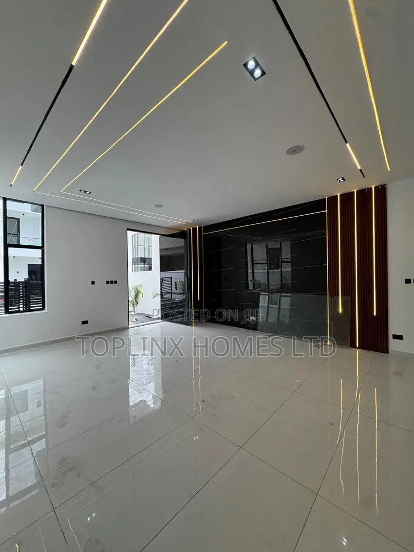 5bdrm Duplex in Orchid, Lekki Phase 2 for sale