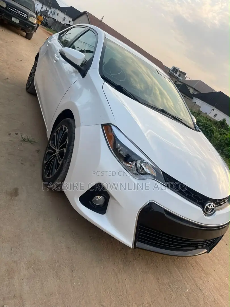 Toyota Corolla S 4dr Sedan (1.8L 4cyl CVT) 2015 White