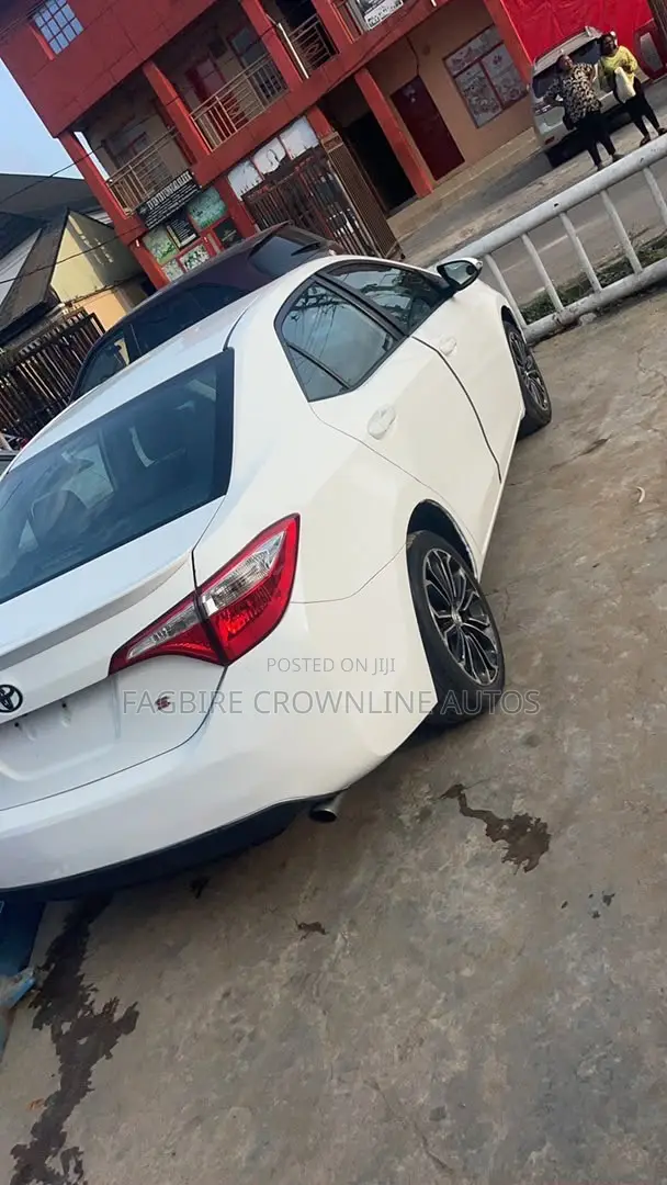 Toyota Corolla S 4dr Sedan (1.8L 4cyl CVT) 2015 White