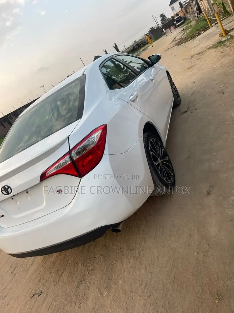 Toyota Corolla S 4dr Sedan (1.8L 4cyl CVT) 2015 White