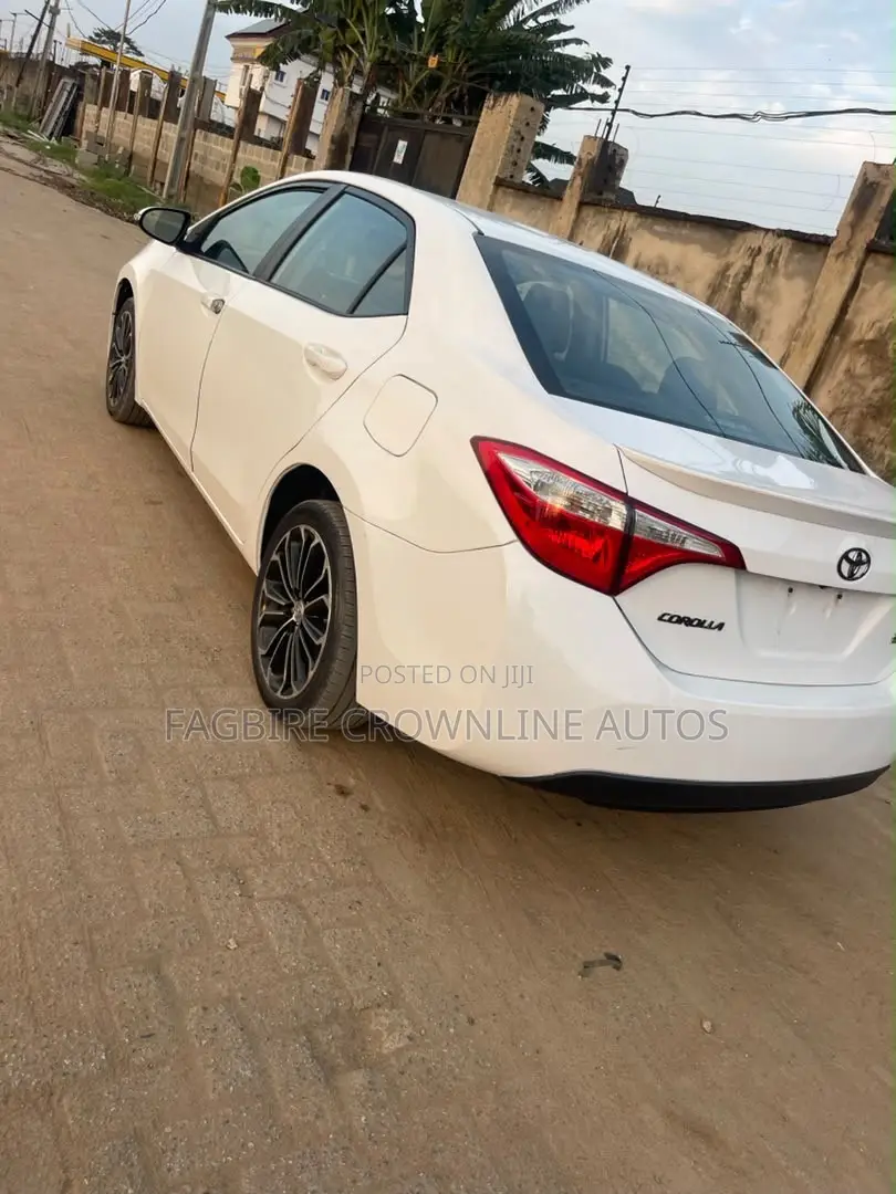 Toyota Corolla S 4dr Sedan (1.8L 4cyl CVT) 2015 White
